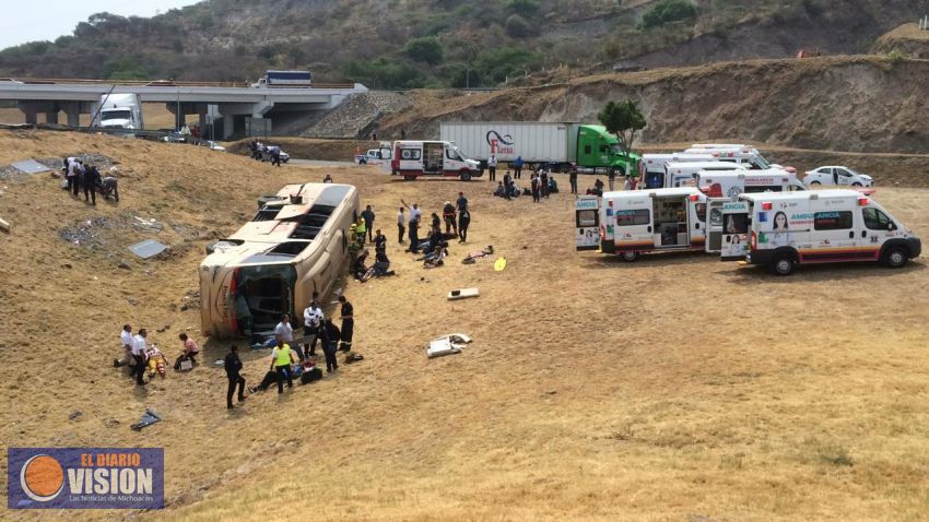 Coordina SSM traslado de 25 lesionados en accidente carretero 