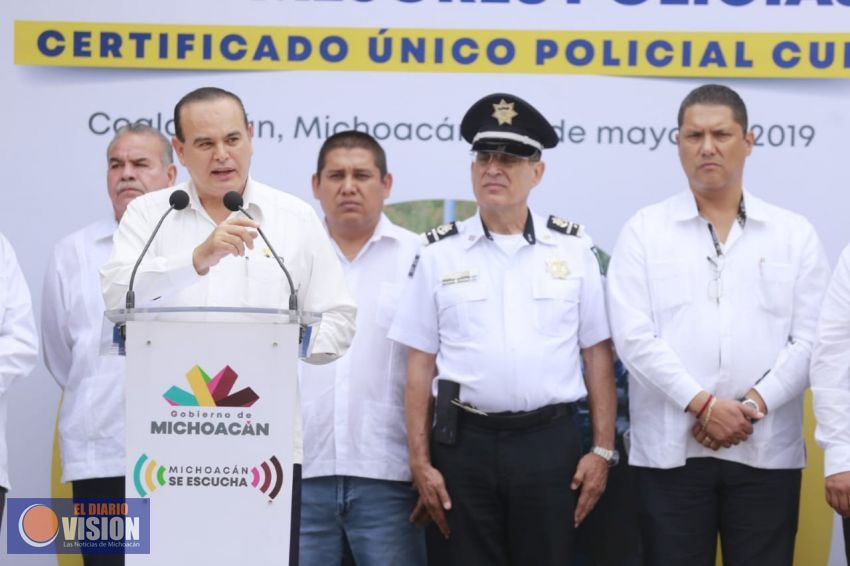Seguridad, en buenas manos con policías certificados: Gobernador 