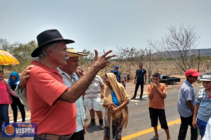 Acude Dr Mireles a La Huacana a mediar conflicto y promover la paz