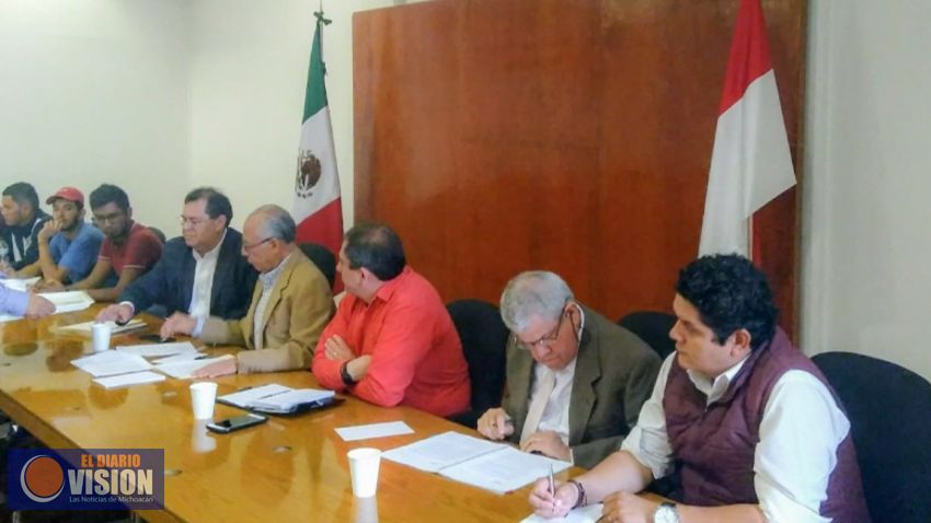 Sostiene Toño Madriz reunión con normalistas michoacanos y representantes federales de la SEP