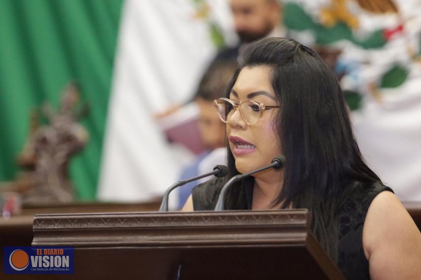 Presenta Brenda Fraga iniciativa para dar orden al archivo histórico del Congreso