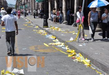 Tras desfile cívico-militar, 260 trabajadores limpian el Centro Histórico