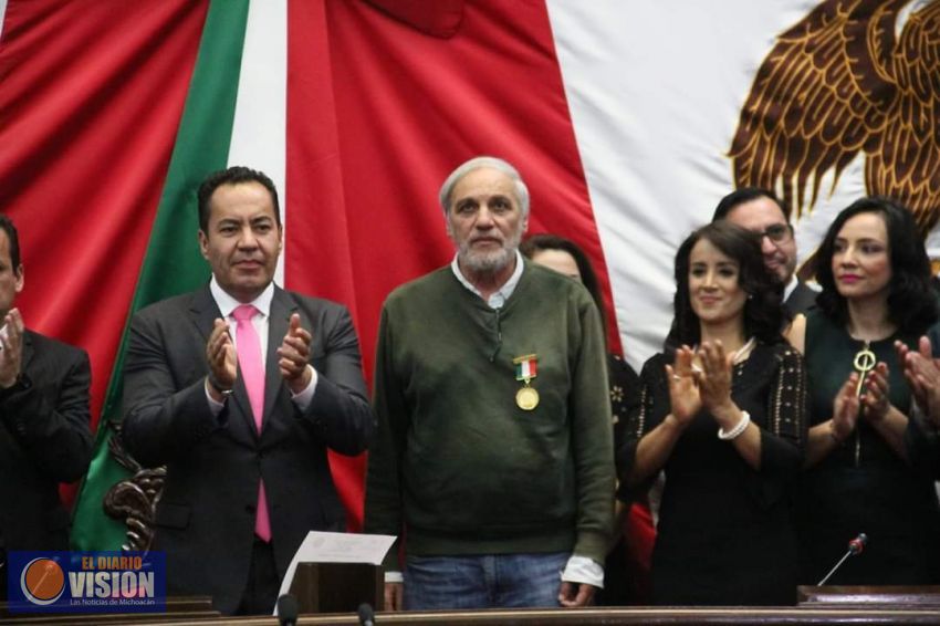Tata José Francisco Martínez, recibe la Presea Melchor Ocampo