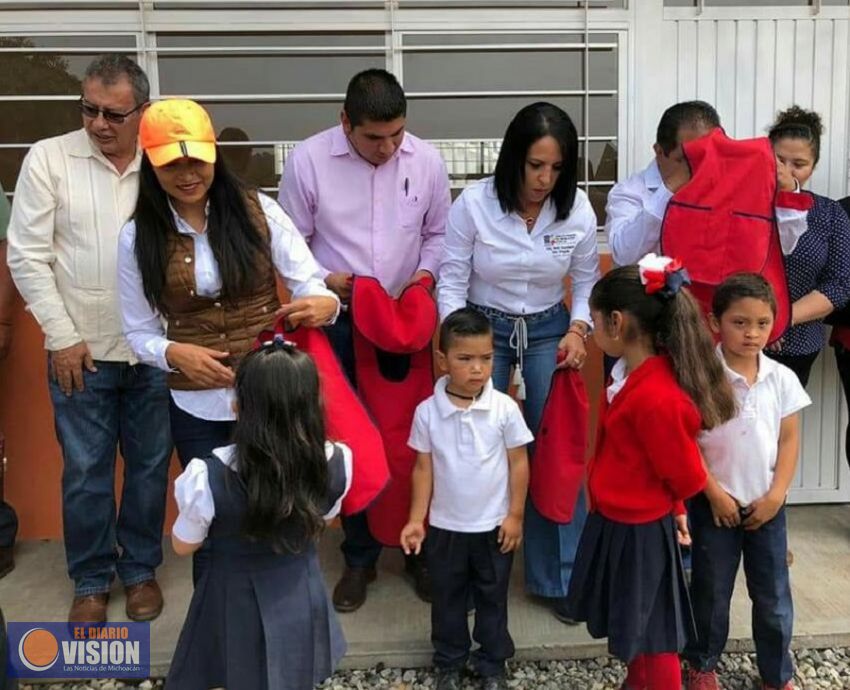 Araceli Saucedo exhorta a instrumentación de acciones integrales en favor de niños 