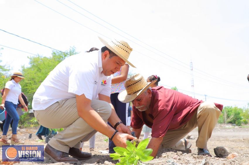 Reforesta Sedesoh primaria de Comunidad Modelo de Úspero