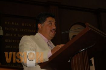 Alianza entre padres y autoridades para abatir los índices de embarazos adolescentes: Cardona Mendo