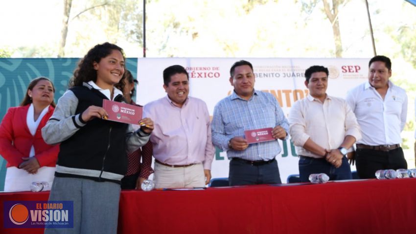 Anuncian el arribo de 19 mil nuevas Becas Benito Juárez a Michoacán 