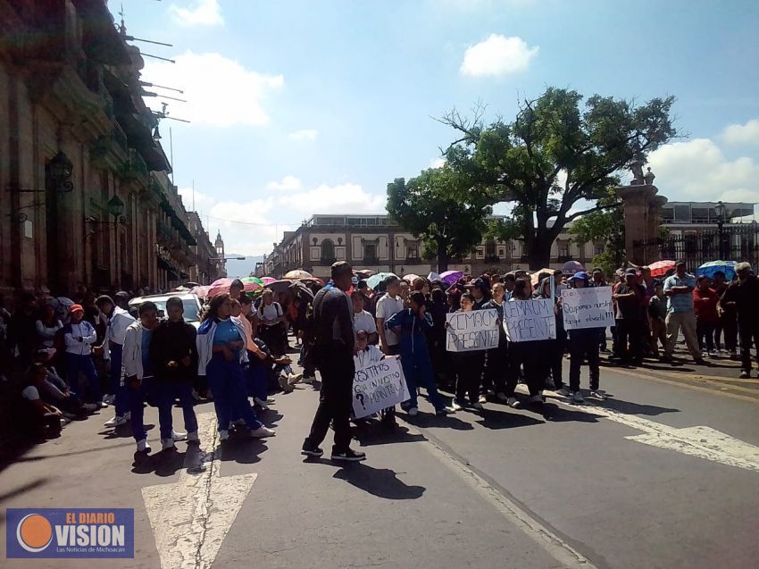 En Michoacán, se escuchan las protestas y plantones