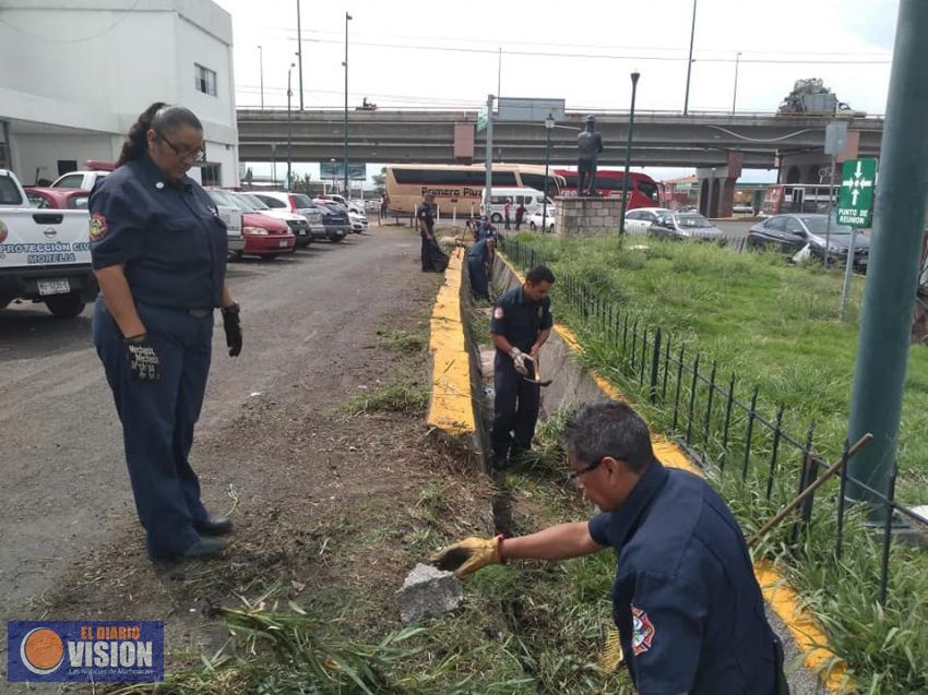 Fuerte lluvía en Morelia, ocasiona caída de cables en Ocolusen 