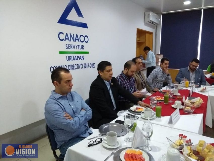 El diputado Federal, Ignacio  Campos rinde a uruapenses, informe  de viaje a China