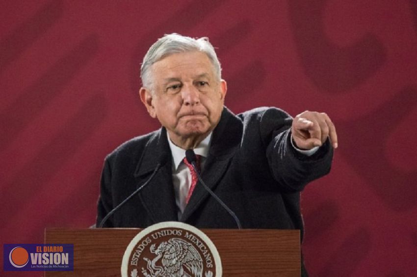 AMLO responde a Monreal y califica a su gabinete con “MB”
