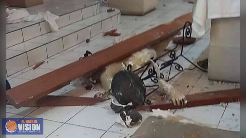Cometen sacrilegio en Los Reyes, destruyen imágenes religiosas
