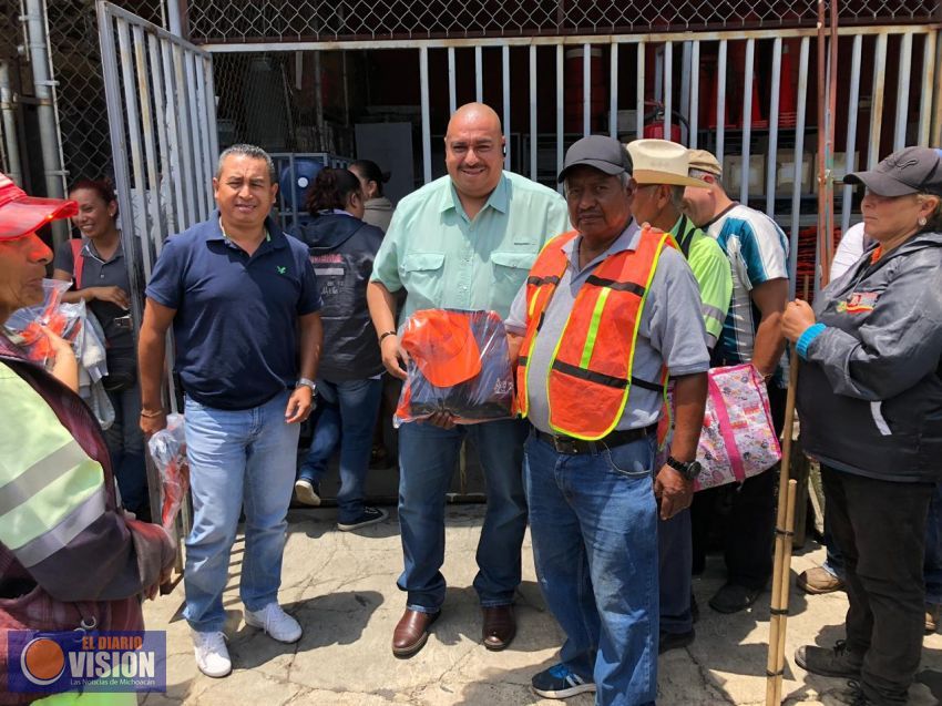 Entrega Gobierno de Morelia uniformes a trabajadores de Residuos Sólidos