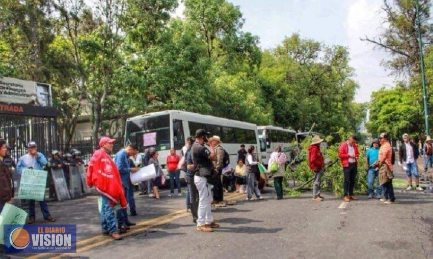 Nahuatzen en rebeldía, habitantes toman Finanzas del Estado