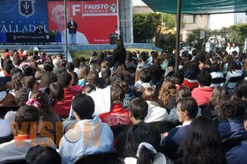 Preparatorianos escuchan propuestas y soluciones de Fausto Vallejo