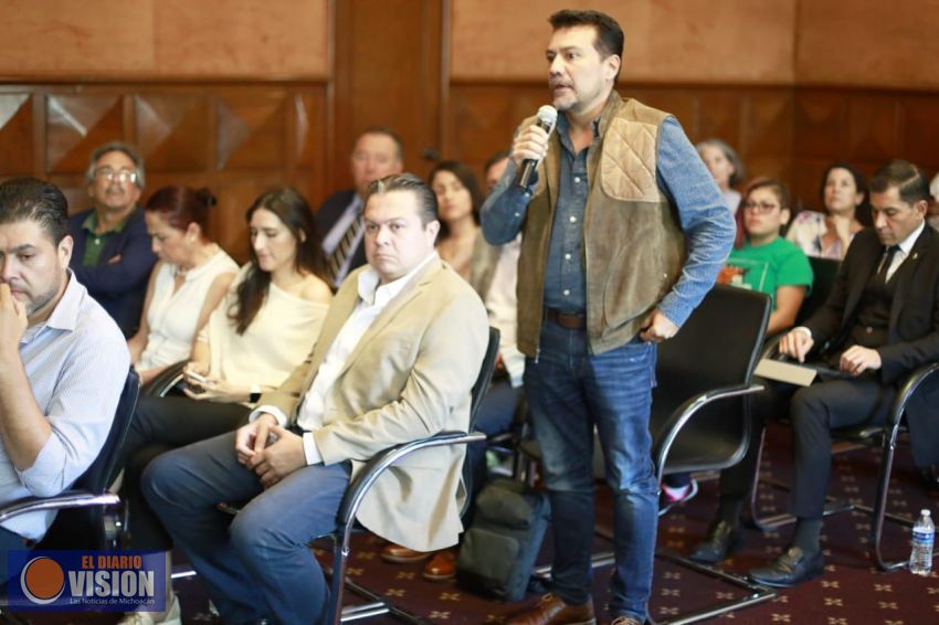 Antonio García traza ruta de trabajo con prestadores de servicios turísticos de Michoacán 