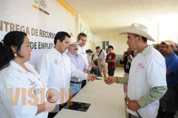 Apoya Sedeco labores de limpieza en el rio Tuxpan 