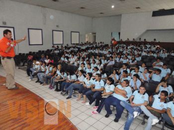 Integrará Rigo Peláez a estudiantes en su administraciòn para incubar proyectos