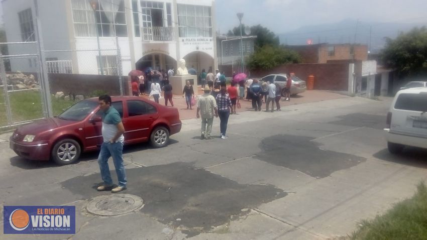 Alberto Frutis compra votos en Tenencia Morelos