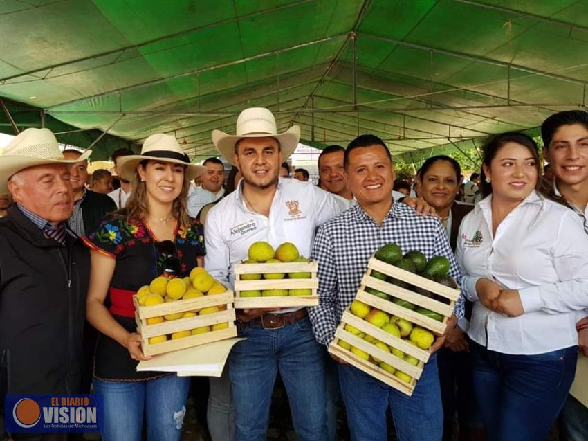 Mayor promoción a la Feria de la Pera, compromete, Carlos Torres Piña