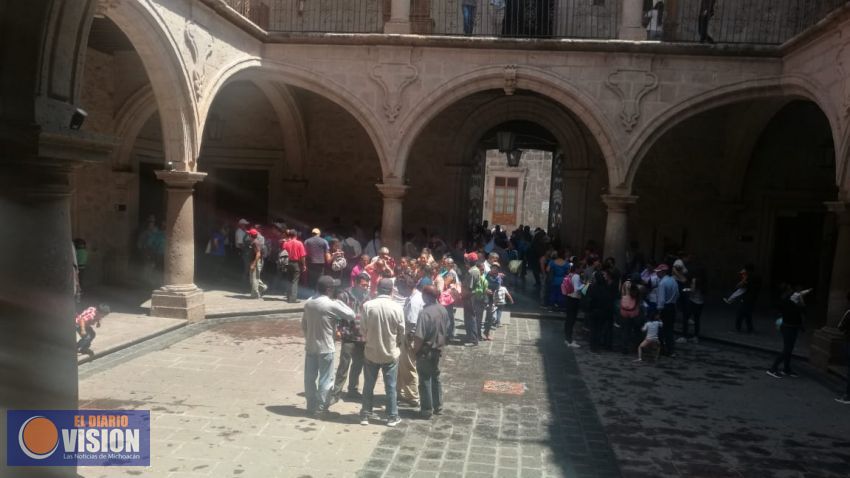Antorchistas toman Palacio Municipal