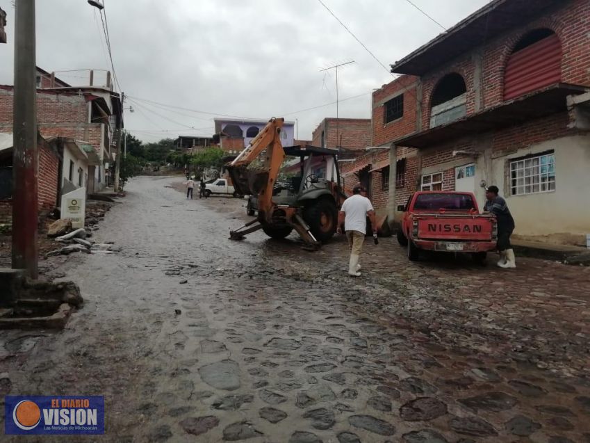 Apoya PC estatal limpieza en Cojumatlán por afectaciones tras lluvias 