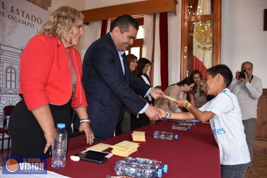 Entrega Congreso reconocimiento a estudiantes de excelencia