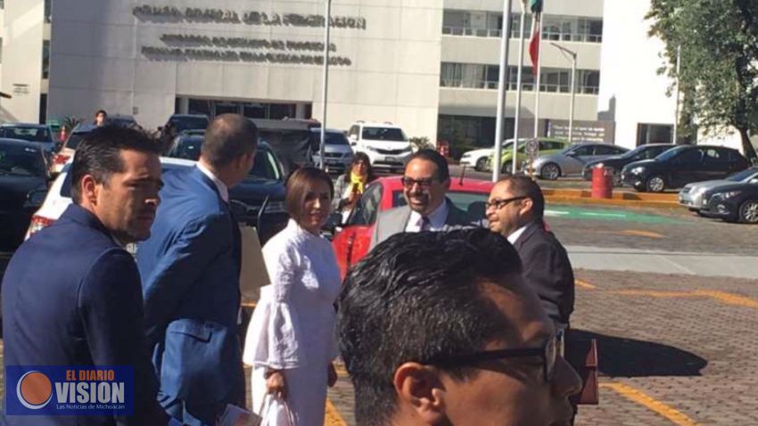 Aquí estoy, vengo a dar la cara: Rosario Robles al llegar a comparecencia