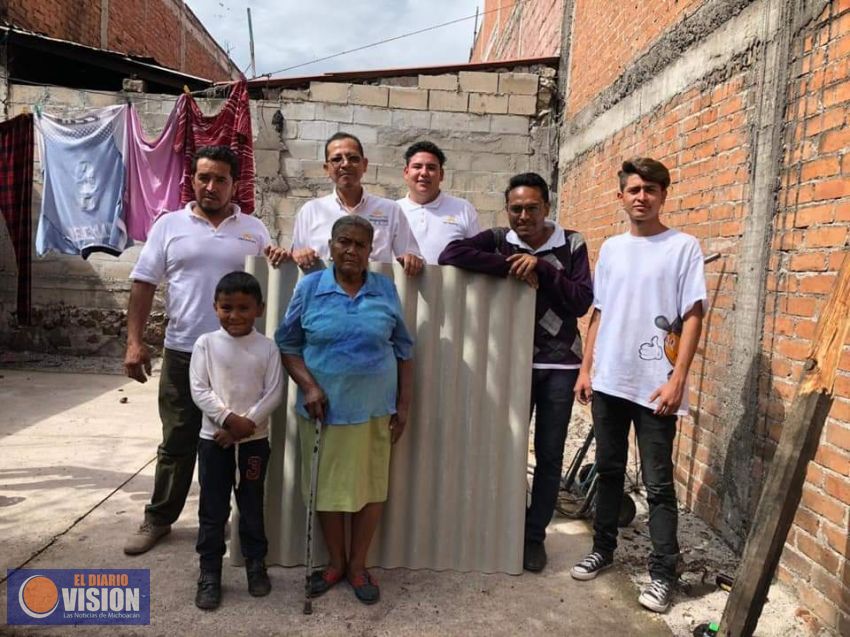 Tony Martínez arranca el programa “Por si las Aguas”, para entregar paquetes de láminas a familias 