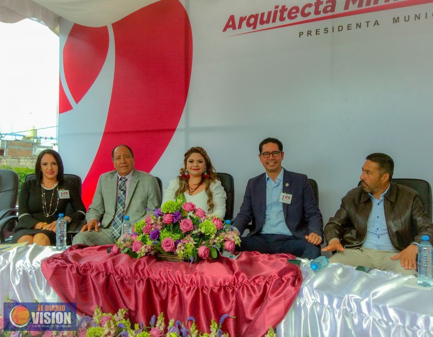 Aumentar día a día los niveles de eficiencia, eficacia y transparencia, compromete Mirna Acosta