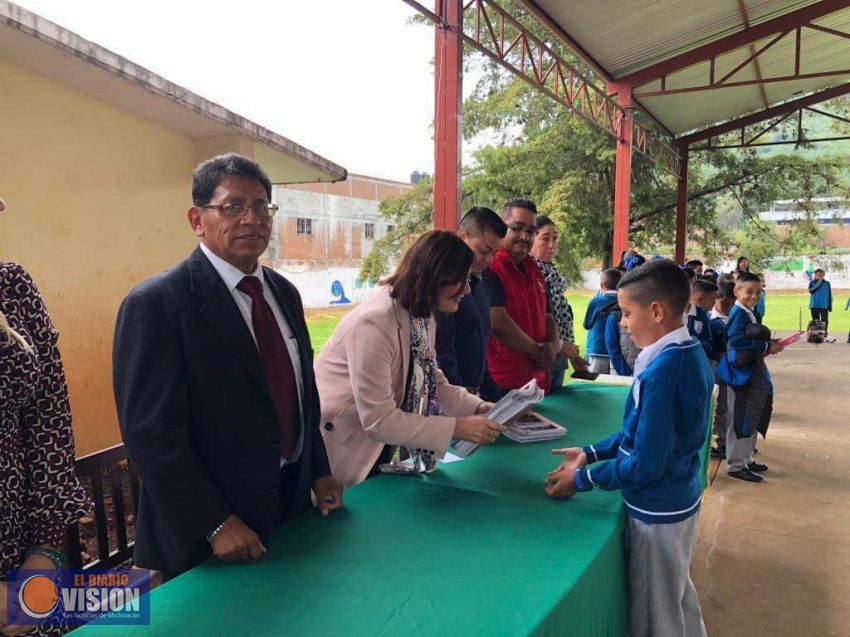 En Lagunillas, inicia ciclo escolar: Macarena Chavez Flores