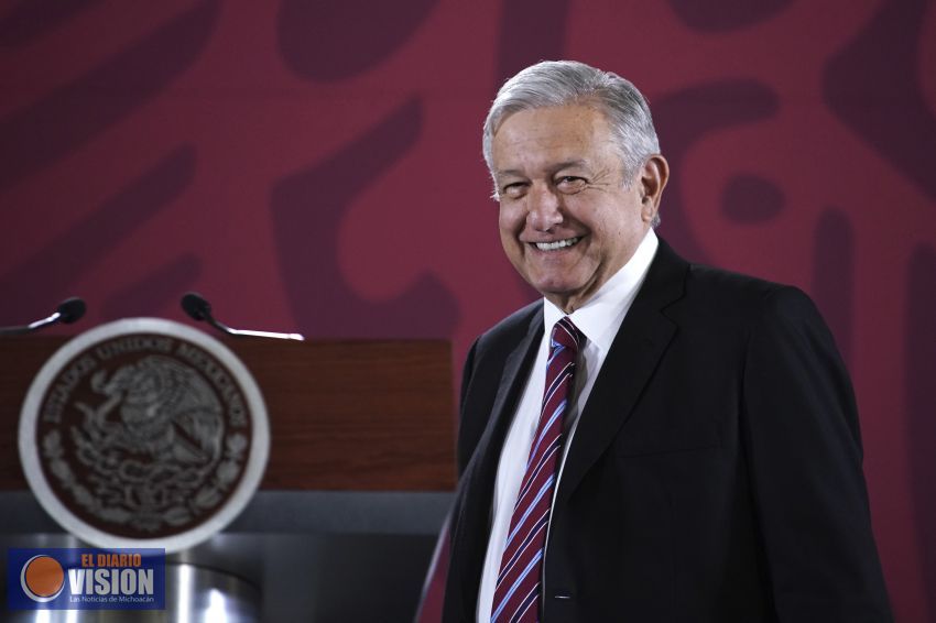 AMLO desestima expectativas económicas de Banxico