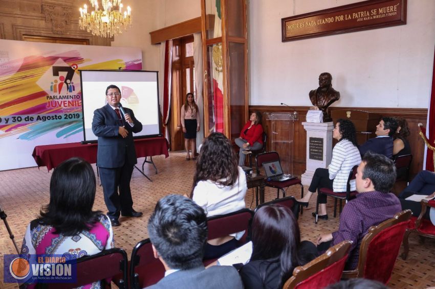 Ángel Daniel Torruco brinda enseñanzas y consejos a jóvenes del 7° Parlamento Juvenil