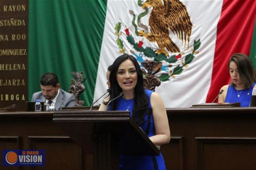 Garantizar el derecho a la familia para lograr una mejor sociedad: Adriana Hernández