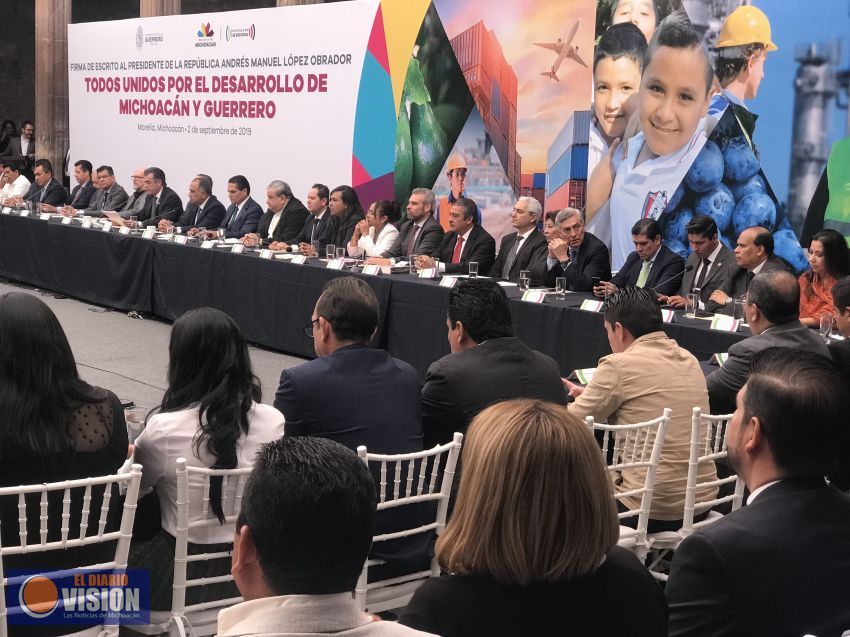 Actores políticos y líderes de Michoacán y Guerrero, se unen para lograr el desarrollo del Puerto 