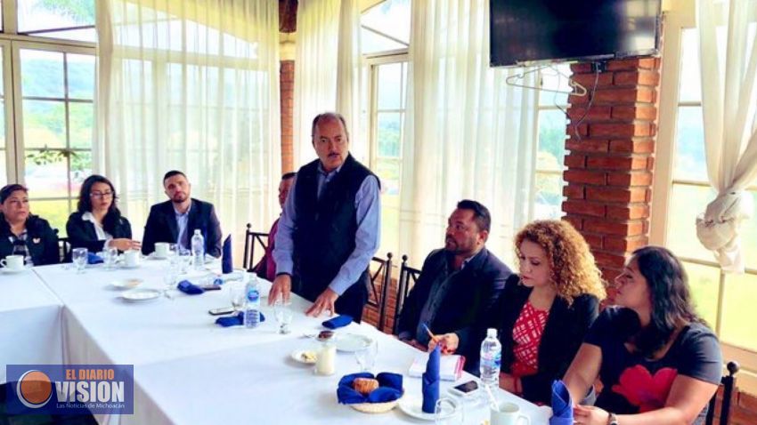 En Ziracuaretiro realizan capacitación para regidores priistas 