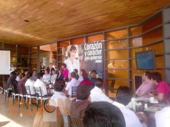 Cocoa se reúne con jóvenes empresarios de Morelia