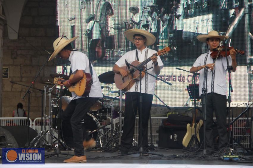 Morelianos viven emotivo concierto con Los Guaraguao