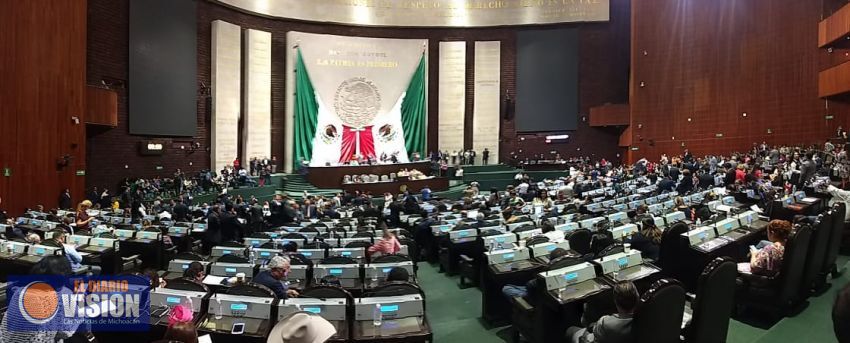 Diputados aprueban Ley General de Educación que da mayor “poder” a comités de maestros y padres 