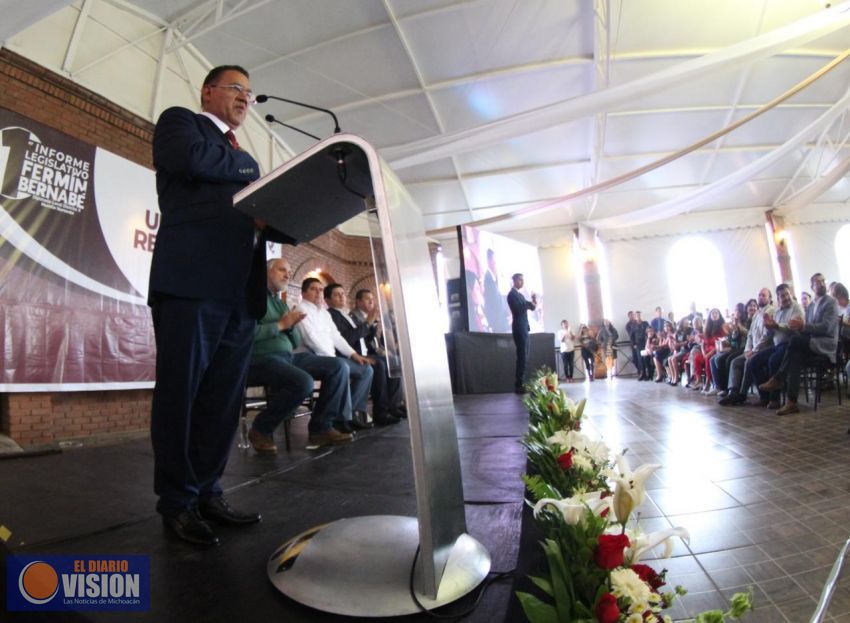 Expone Fermín Bernabé un año de resultados 