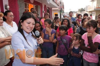 Araceli Moraila ejerce un compromiso fuerte ante madres solteras y adultos mayores