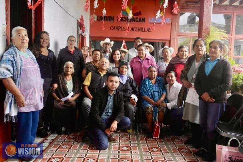 Macarena Chávez se reúne con personas del programa 