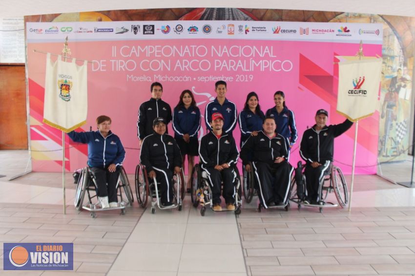Abanderan a la delegación michoacana que participará en el II Campeonato Nacional de tiro con arco 