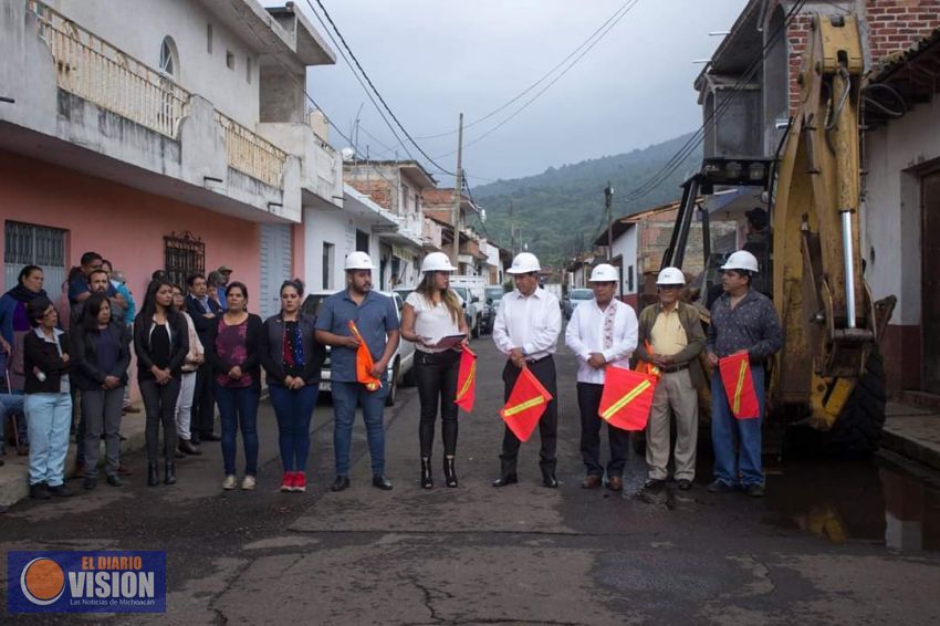 El alcalde Emanuel Irepani Hernández, dio banderazo a obras en Tzintzuntzan 