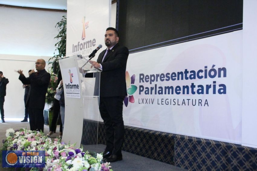 Erik Juárez cumple con Michoacán, presenta informe de labores