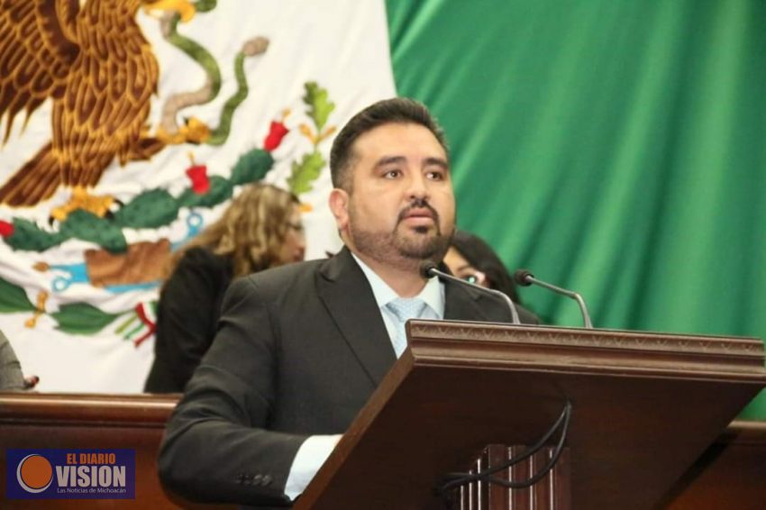 Piso parejo para notarios propone Erik Juárez