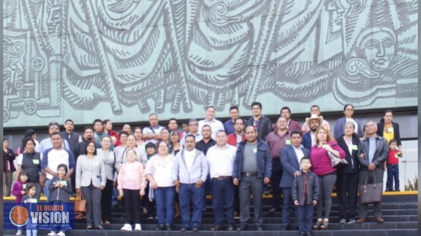 Maestros, padres de familia y niños visitan a Lupillo Aguilera en el Congreso de la Unión
