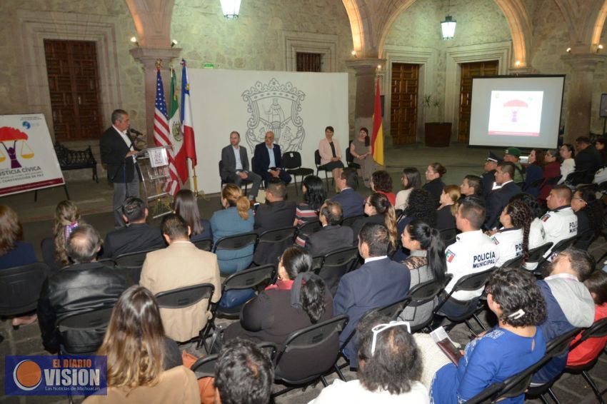 Presenta Raúl Morón sistema de justicia cívica a exponer en el Foro de la Paz de París