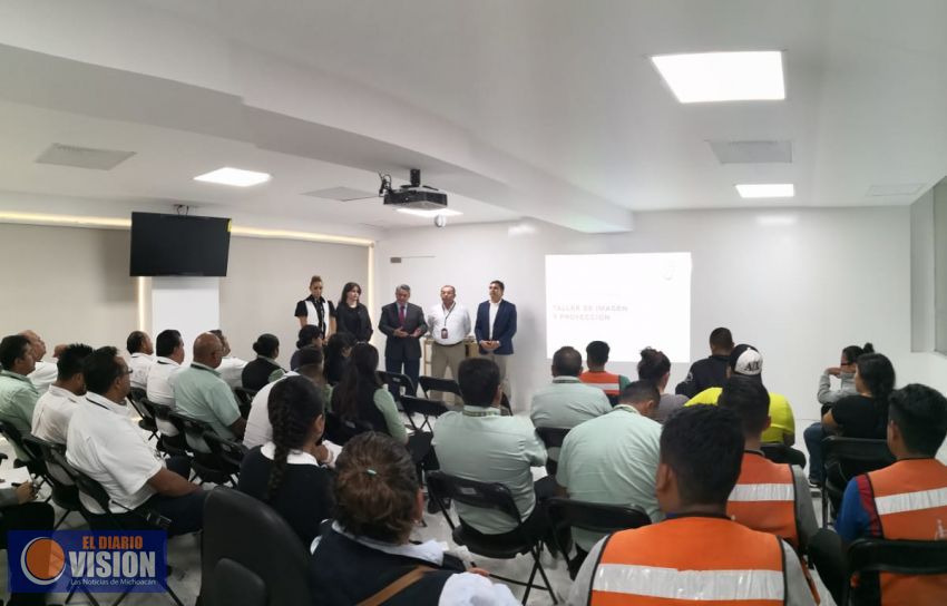 Ayuntamiento capacita a personal de primer contacto con turistas en aeropuerto de Morelia