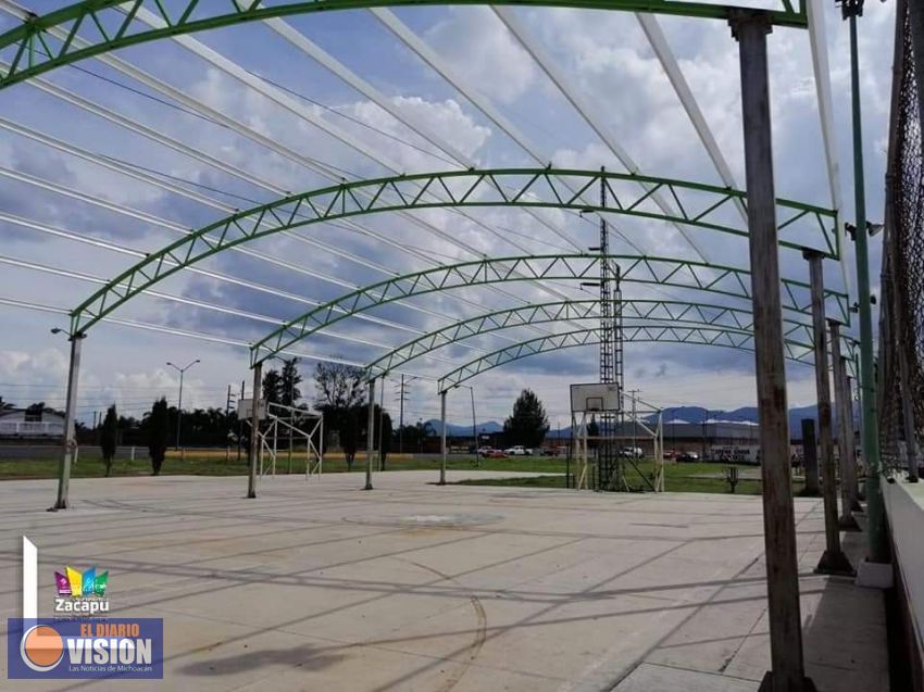 El Ayuntamiento de Zacapu, realiza el techado metálico en la cancha de la Colonia Cuauhtémoc 